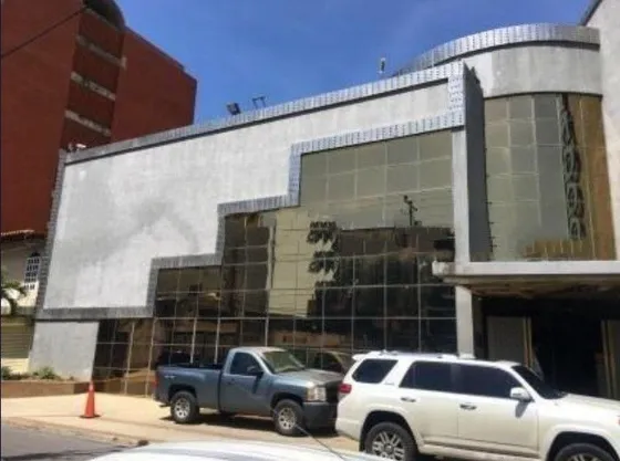 Venta De Lujoso Local Comercial En Porlamar  Isla De Margarita. (f.r)