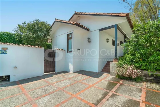 Casa En Venta De 3 Dorm. En Las Condes