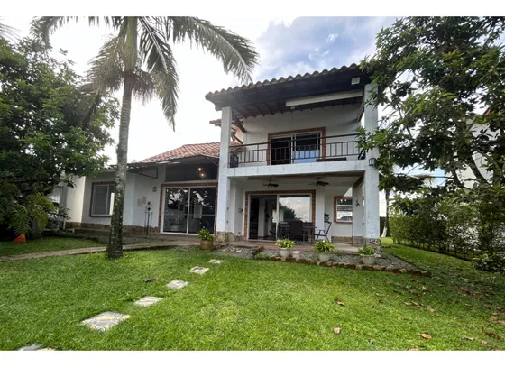 Se Vende Chalet Vía El Caimo 