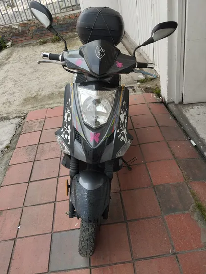 Moto Automática En Buen Estado, Lista Para Rodar.