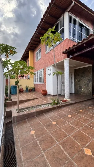 Excelente Townhouse En Antares, Villa Avila, Guatire