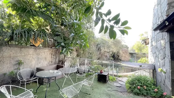 Casa / Oficina De 5 Dormitorios + Servicio. Uso Profesio