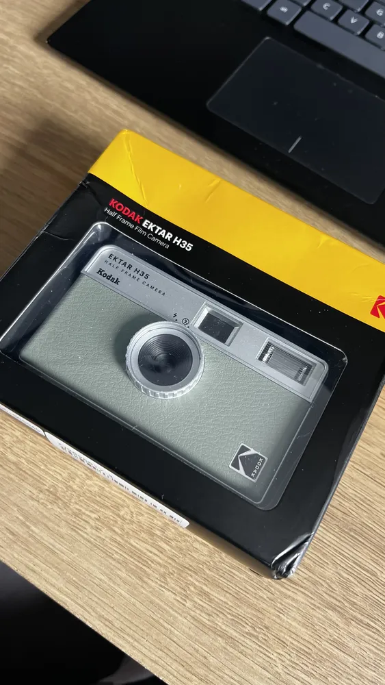 Camera Analogica Kodak Ektar H35 Reutilizavel Meio Quadro Preta