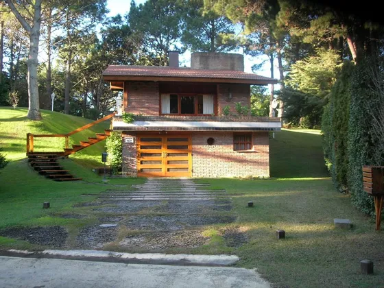 Venta De Casa En Pinamar -3 Plantas -b° Nuevo Golf