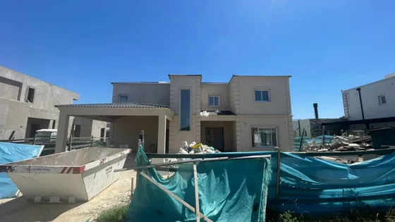 Venta De Importante Propiedad Con Pileta Barrio El Rebenque