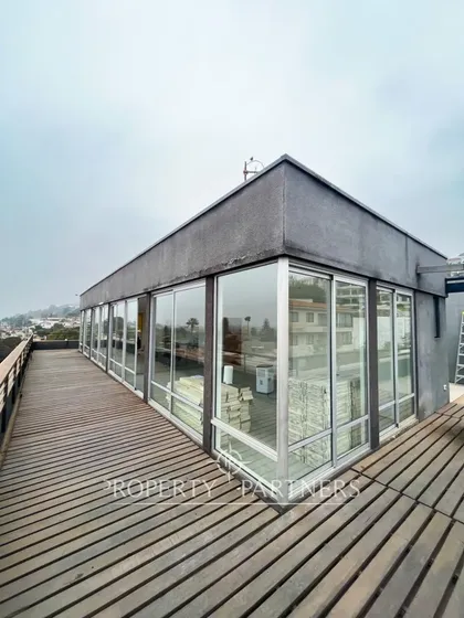 ¡deslumbrante Oficina Con Terraza Panorámica!