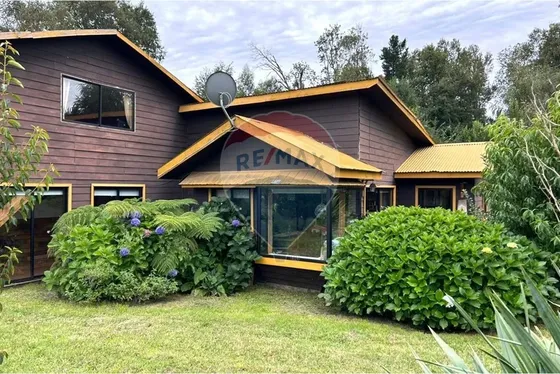 Venta De Casa Y Dos Cabañas En Los Riscos, Pucón