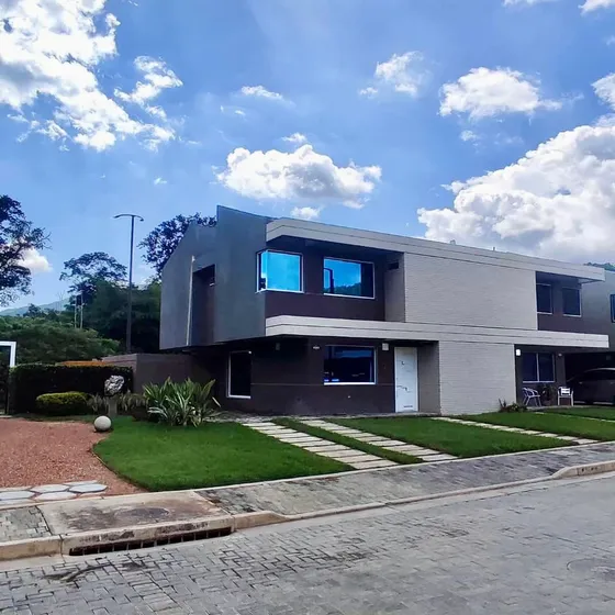 Town House En El Impactante Conjunto Residencial Casa Verde San Diego