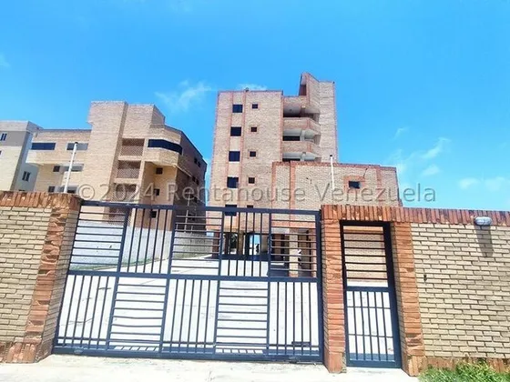 Apartamento En Venta A La Orilla Del Mar Amoblado En Tucacas Falcon Mls #25-3866 LG