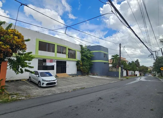 Nave Amueblada En Venta Cerca De La Autopista Duarte Santo Domingo, Varios Espacios Para Oficinas, Almacén Y Mas