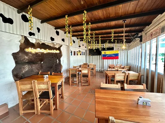 Fondo De Comercio En Barrio Obrero, Vaca Gorda Nr