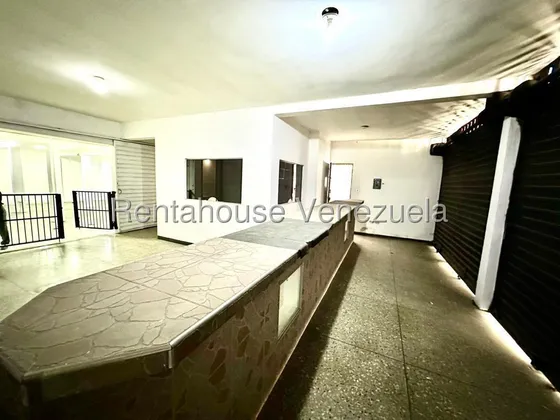 Yorli Pérez Alquila Local Comercial A Pie De Calle Con Excelente Ubicación En Centro, Barqusimeto Lara#