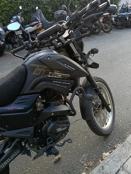 Negro Con Verde Militar Mate, Luces De Parqueo Y Estacionara