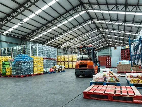 Se Arrienda Amplia Bodega En Insuperable Sector