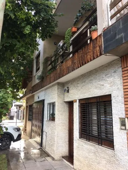 Castelar Sur Casa Totalmente Actualizada. Permuta Por Mayor 