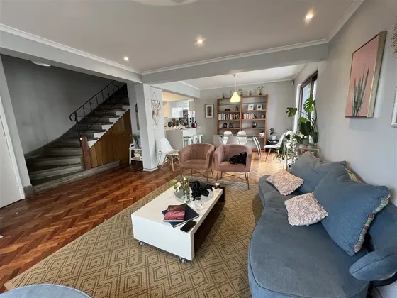 Casa Remodelada En Venta De 3 D/ 2b + Servicio/ Providen
