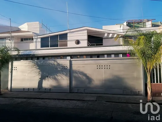 Venta Casa 4 Ambientes Félix Ireta
