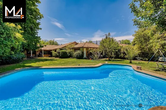 Casa En Venta De 5 Dorm. En Lo Barnechea