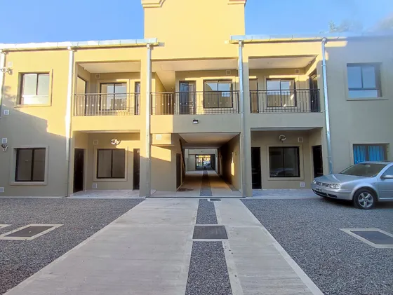 Dpto 2 Ambientes, Jose C Paz, Planta Alta, A 50mt Del Corredor (ruta 197).