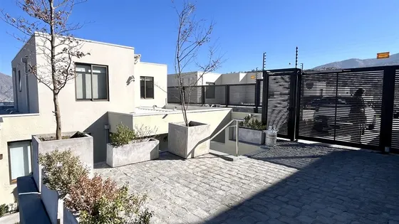 Casa Mediterránea Condominio Arriendo 4 Dorm. Lo Barnechea