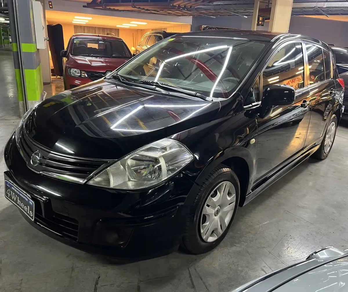 Nissan Tiida 1.8 Visia 5 p