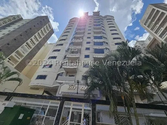 Penthouse En Venta Con Terraza Base Aragua Maracay Edificio Con Planta Electrica Y Pozo De Agua Para Remodelar Kg:25-15347