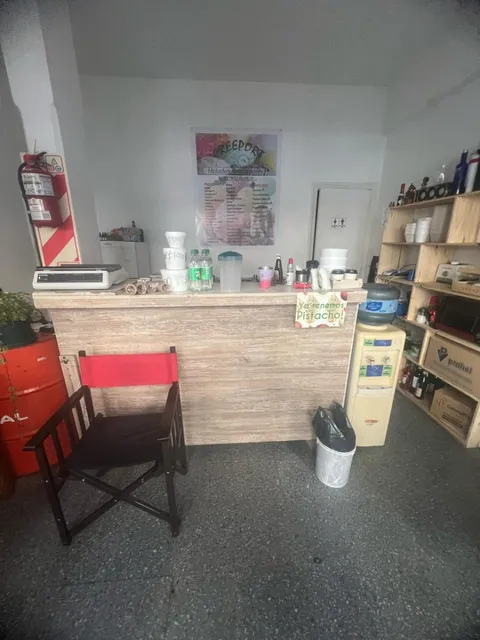 Vendo Fondo De Comercio Heladeria En Belgrano Lista Para Trabajar Dolares 13.000 O Permuto Por Vehiculo Del 2019 En Adelante