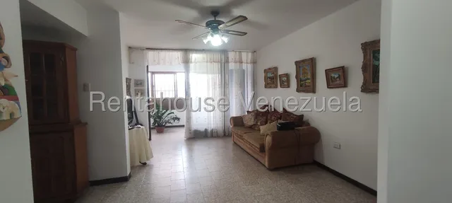 Sorangel Vargas Vende Amplio Apartamento En Excelente Ubicacion, Balcon, Zona Centro Barquisimeto Mls #25-21848