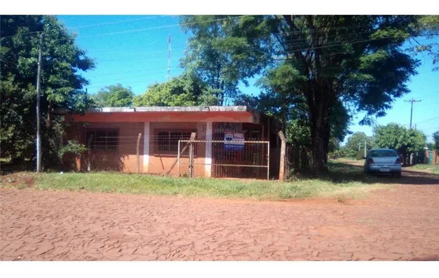 Vendo Salón Comercial Con Amplio Patio.