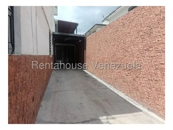 Rf Casa Comercial En Alquiler En La California Norte Ideal Para Showroom, Deposito, Oficinas, Centro De Produccion Tiene Gas Directo Muy Buena Oportunidad Agenda Tu Cita