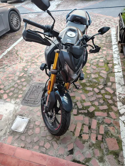 Hero Hunk 160r 4v 2026