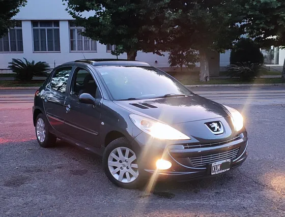 Peugeot 207 1.4 Hdi Feline