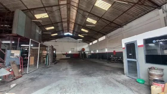 Dc Venta De Galpón Entre Avenida Aranzazu Y Lisandro Alvarado .