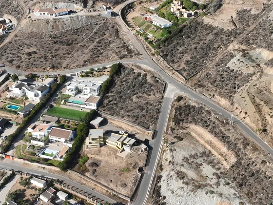 ¡terreno En Venta En Condominio Encomenderos, Cerro Grande!