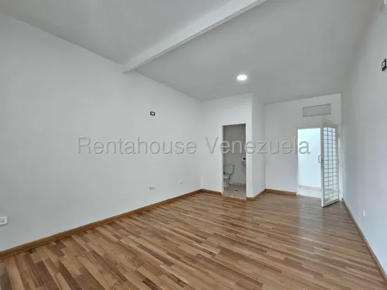 Local Comercial En Alquiler Barquisimeto Este 40 M2 1 Baño Remodelado Fachada Panoramica Pisos De Parquet Iluminacion Led - Eduardo Nunes B5b4905