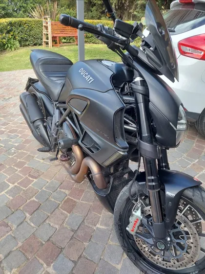 Diavel Dark.  Servicios Al Dia. Las 2 Cubiertas Nuevas.