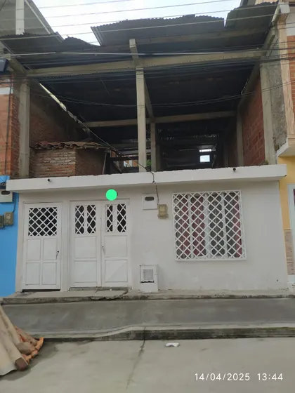 Casa Con 3 Cuartos  Un Baño Y Patio 