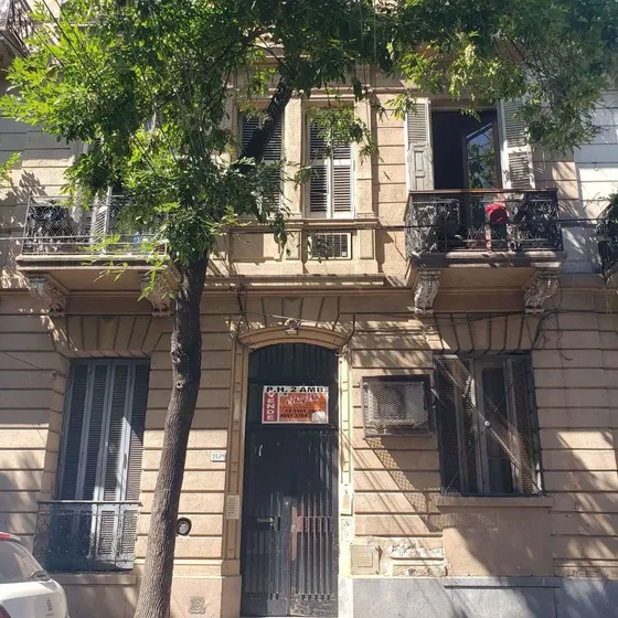 Dos Ambientes Con Entrepiso A 4 Cuadras Subte E