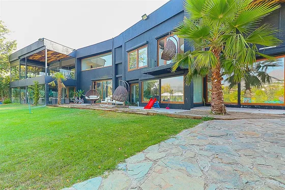 Casa En Venta De 7 Dorm. En Lo Barnechea