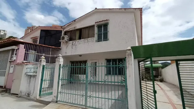 Venta Confortable Apartoquinta En Calle Cerrada El Parral Valencia Rr 261716