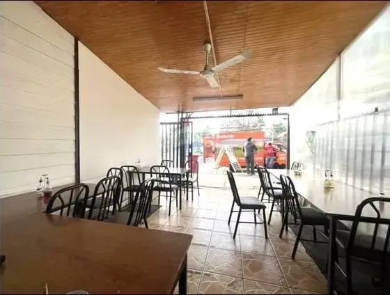 Casa Comercial En Primera Linea