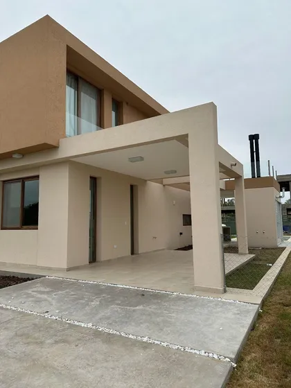 Casa En  Canning 5 Ambientes: Alquiler Temporal