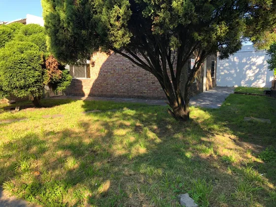 Venta Casa 3 Dormitorios Con Amplio Terreno Mas Local Comercial