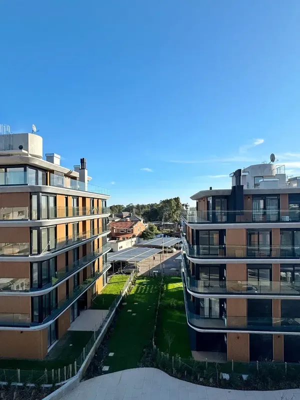 Alquiler Apartamento 2 Dormitorios C/ Cochera En Barra De Carrasco