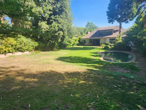 Casa En Venta De 5 Dorm. En Lo Barnechea / La Higuera