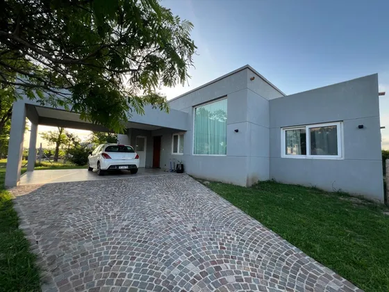 Casa En Venta 3 Dormitorios Santa Guadalupe Pilar Del Este