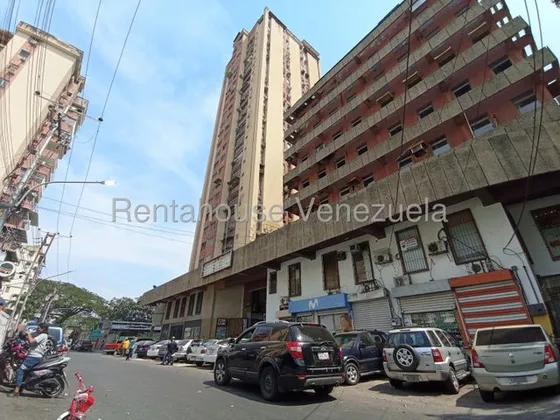 Vendo Apartamento En Torre Venaragua Maracay 25-19961 Hp
