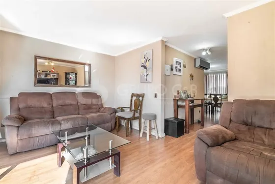 Casa En Venta De 4 Dorm. En La Florida