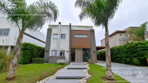 Imponente Casa En Venta De 5 Ambientes En Altos De Hudson Ii, Hudson, Berazategui