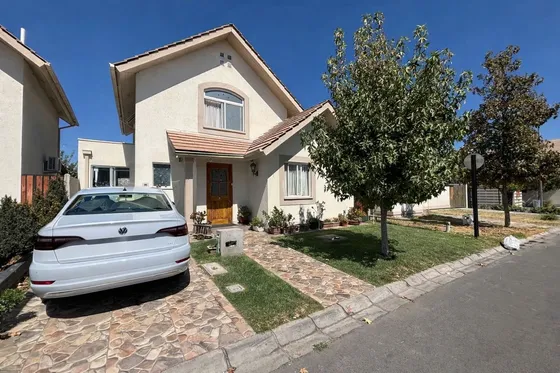 Casa En Venta - Condominio Alto Sacramento, Buin